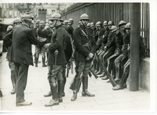 Paris, gare de l'Est, un premier août plutôt calme Vintage silver print T