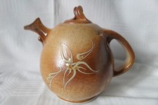 Théiere en grés signée