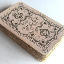 Ancien jeu de cartes de voyance petit jeu Lenormand à dos rose et doré