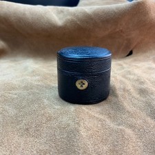 Bel encrier de voyage circulaire en cuir noir XIXe