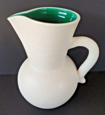 Pichet vintage, faience blanche de Vallauris, André Baud, tampon creux.