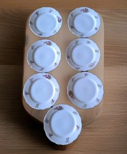 Suite de 7 petites assiettes