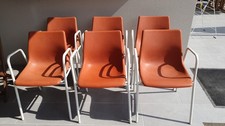lot de 6 chaises empilables coque plastique orange pieds métalliques blancs