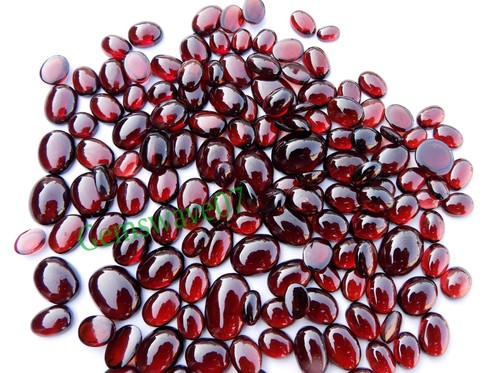 Cabochon grenat rouge - , naturel