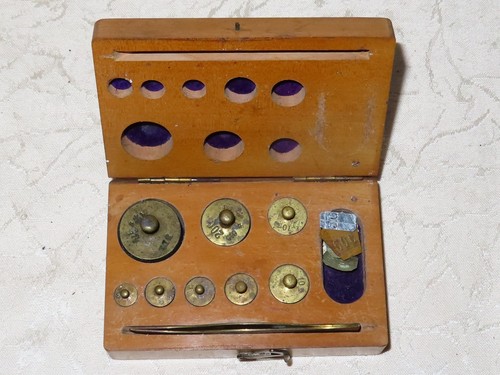 Poids antiques avec boîte - antiques, en