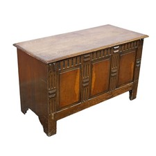 Ancien coffre en bois chêne