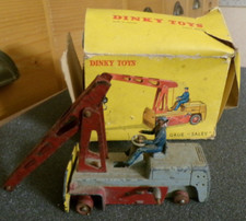 DINKY TOYS  GRUE SALEV   avec