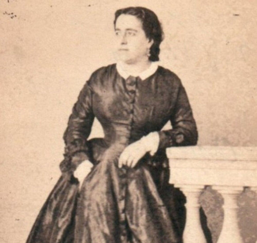 Cdv femme main dans poche - femme, la