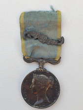 Médaille de Crimée 1854 fab anglaise signée Wyon, barr. française  "Sébastopol"