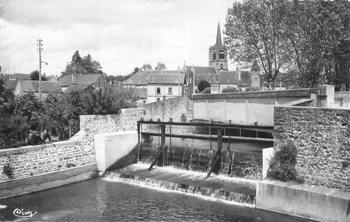 Moulins engilbert deversoir - 58, moulins-engilbert