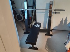 Banc avec équipement complet de musculation Gorilla
