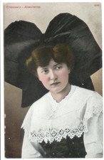 CPA - UNE ALSACIENNE - La coiffe alsacienne