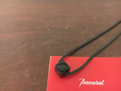 Collier dé noir - en, de