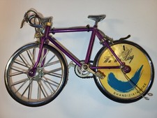 Briquet Ancien en forme de vélo WA WA KING ancien 