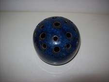 Vase pique fleurs signé en grès émaillé bleu