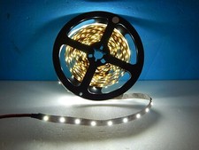  - 1 BOBINE DE 5m RUBAN LEDS BLANC FROID 300 LEDS 3528 TRAIN VOITURE - HO - O 