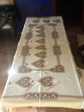 Tovaglia in puro lino ricamata a mano