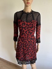 Robe imprimée rouge et noire