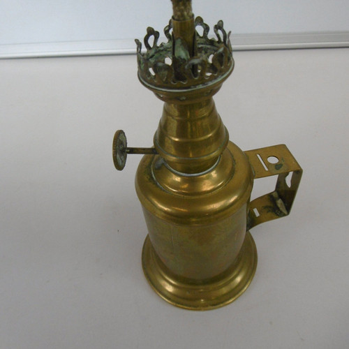 Ancienne lampe essence - ancienne, a