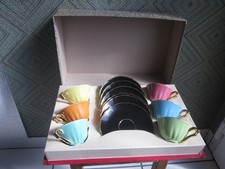 6 tasses et soucoupes à café