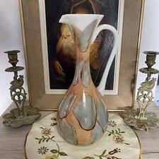 Original vase aiguière en opaline polychrome