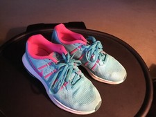 EUC! Nike Girls size 3.5 Max