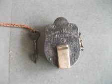 Cadenas Ancien En Fer Et