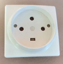 Legrand Socle 3P + T 32A