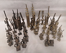 Atypique lot de  36 pièces