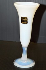 -ANCIEN PETIT VASE CRISTAL de SEVRES Tulipe opaque blanche Pied OPALESCENT déco
