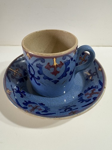 Ancienne tasse sous - tasse, et