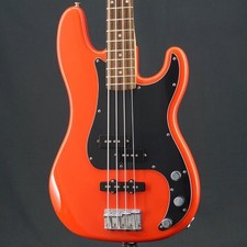 Squier by Fender
