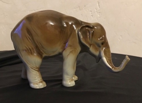 Ancienne statue éléphant