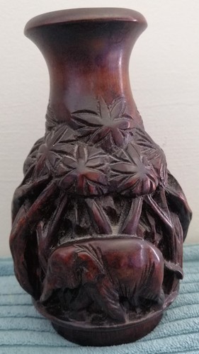 Petit vase sculpté bois - , –