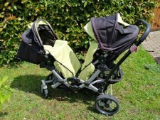 Poussette double en bon état général. Marque Looping. Grise et vert anis. 