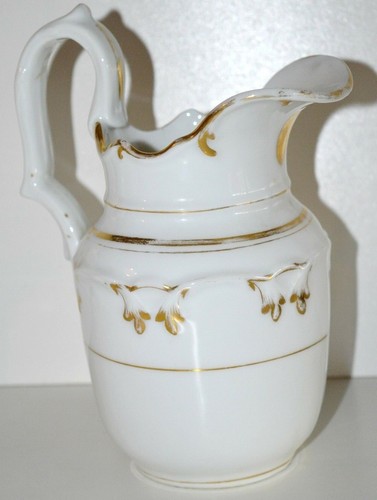 Superbe pot lait - -superbe, porcelaine