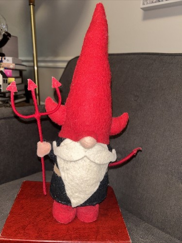 Standing gnome devil pitchfork - standing,