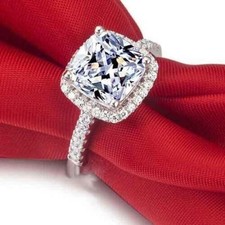 Bague de fiançailles halo