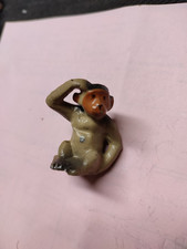 Singe se grattant  , plomb creux , fabricant GM ,XR,LR,CBG, Britains