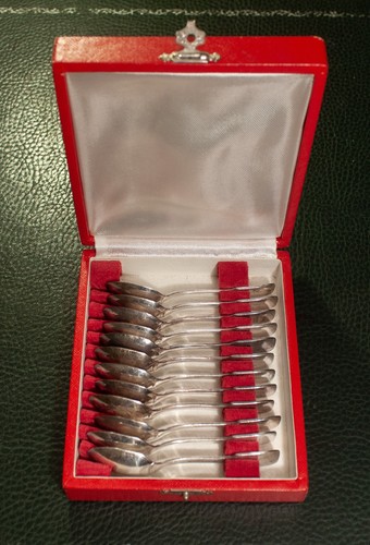 Coffret cuillères à - de, 12