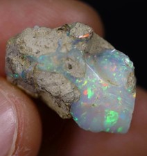 Superbe opale brute naturelle welo Ethiopienne 11,5 carats 19x14x10 mm Opal