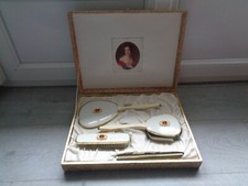 NECESSAIRE DE COIFFURE 4 PIECES FACE A MAIN 2 BROSSES PEIGNE VINTAGE