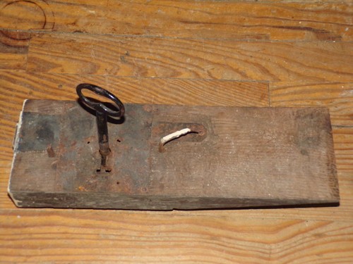 Ancienne serrure bois fer - serrure,