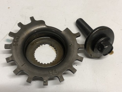 Une pièce moteur diverse - moteur,