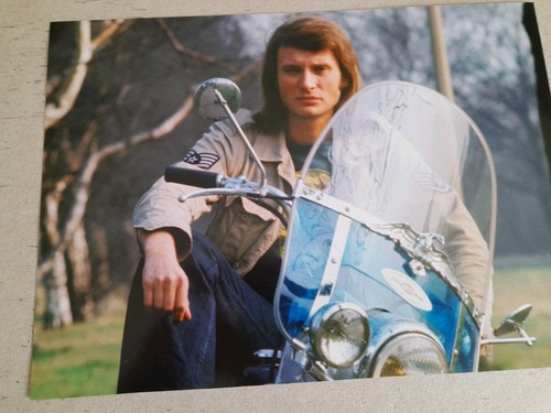 Johnny hallyday n 3072 - hallyday,  