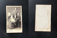 Villard, Quimper, Famille en costumes bretons, bébé, enfants, circa 1860 vintage
