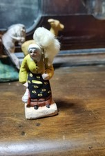 Santons de provence ..La dresseuse de laine et le petit ramoneur. 7cm