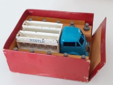 DINKY TOYS France - Camion FORD Laitier NESTLE - Ref 25O - Avec boite et bidons