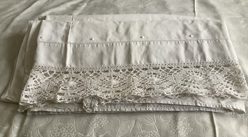 Drap ancien brodé dentelle - brodé,