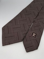 Logo marron cravate monogramme